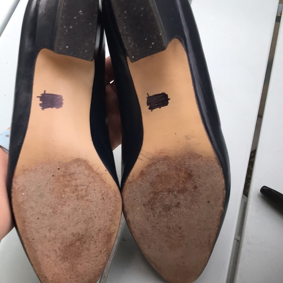 Vintage Preppy Classy Navy and Gold 80s Kitten Heels with Delicate Bow Accent - Picture 5 of 6